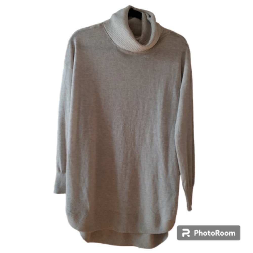 H&M Over-Sized Long-Sleeve Beige Merino Wool Blend Turtleneck Sweater - Size M